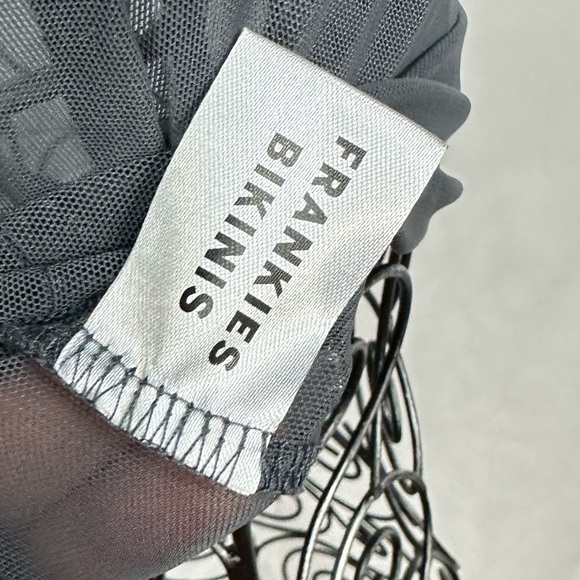 Frankies Bikinis Lauryn grey mesh cropped baby tee size L - Picture 4 of 9